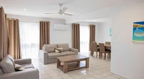 The Shores Holiday Apartments - Image 2