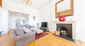 Elegant Period Clifton Balcony Apt - Simplycheckin - Image 2