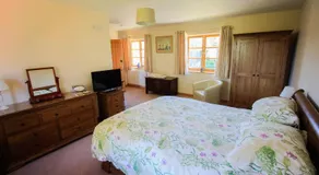 Three Ways Farmhouse B&B - Image 2