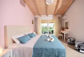 Palapart Gikas Suites and Studios - Image 2