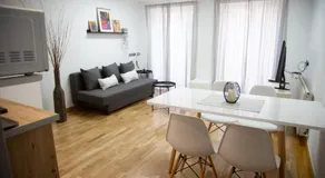 ELIZABETH TOWERS - Image 2