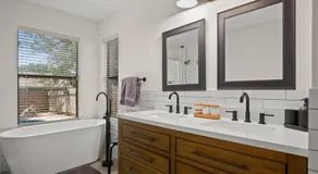 Poolside Oasis, Peaceful Retreat -20 min to Austin - Image 2