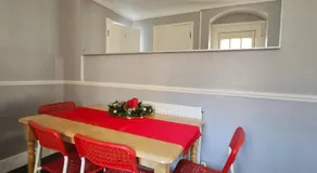 Modern and Spacious Central 1 Bedroom Apartment with Balcony - Image 3