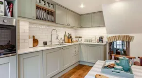 2 Bed in Minchinhampton 72872 - Image 3