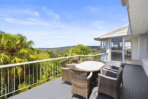 Spacious 5-bed Beach House With Ocean View - Image 3