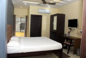 OYO Hotel The Grand Ashoka & Pure Veg Restaurant - Image 1