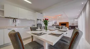 Unique - Spacious 3BR Premium Flat - Image 4