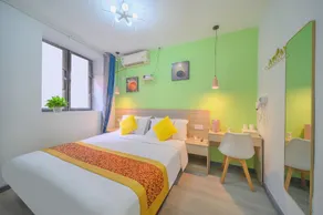 Huanghan Holiday Hotel (Jianghan Road Pedestrian Street Branch) - Image 2