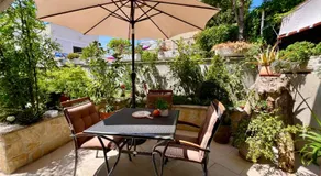 Charming Seaside Apartment - Image 4