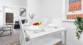 Stylish Apartment - 2 Bedrooms - Balcony - Parking - Netflix - Wifi - 7MC - Image 4
