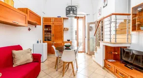 White Stone Flats & Studios - Image 2