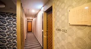 Love Hotel - Image 5
