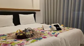 LC's Guesthouse - Image 2