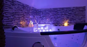 L'Escale Balneo'Romantique - Loveroom - Jacuzzi & Petit dejeuner - Image 4