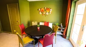 Cheerful Queens Quarters Boutique Rooms - Image 3