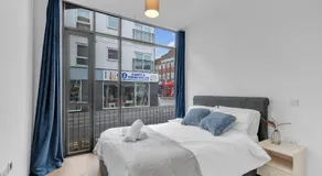 New Modern Apartment near Heathrow Airport - Image 2