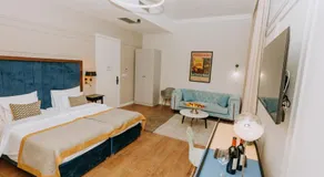 Artist hotel - Image 2