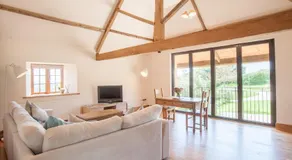 Tilbury Shepherd Huts & Holiday Cottages with Hot Tubs - Image 2