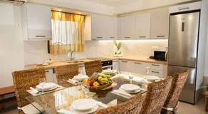 Alkioni Suites, beachfront, with mountain view - Image 2