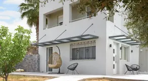 Onar Elegant Beachside Home - Image 5