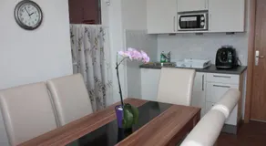 Thai Tawan - Image 2