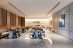 Starway Hotel Linyi Mall Center - Image 3