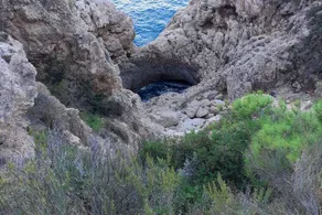 Mediterranean Escape with Garden - Image 4