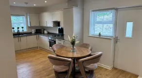 Newly constructed 3 bed town house next to the canal with Private Car Park - Image 3