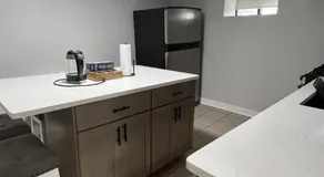 Modern 3 Bedroom Close to Downtown Chicago - Image 5