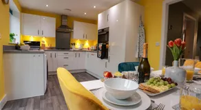 Lovely 3 bedroom house, Sleeps up to 5, 1 comfy double bed, 3 comfy single beds, Suitable for contractors and holiday makers, Quiet area, free wifi, Parking, Garden, - Image 2