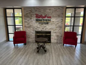 HomeTowne Studios by Red Roof Birmingham - Image 2