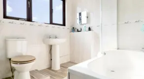 Pet Friendly Home in Chelmsford-Hot Tub-Sleeps 6 - Image 2