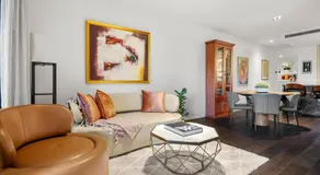 Stylish Melbourne CBD Luxury 2 Bedroom Apartment Near Albert Park Lake with Free Parking, Pool, Gym and Sauna - Image 4