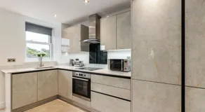 Luxury 2-Bedroom Apartment, Leatherhead, Sleeps 4 - Image 4