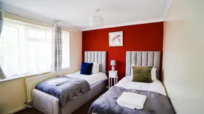 Spacious 5bed House Free Parking Close To Heathrow - Image 3