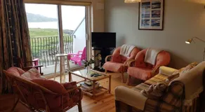 Beautiful 3 Bed Apartment with Balcony Sea View - Image 2