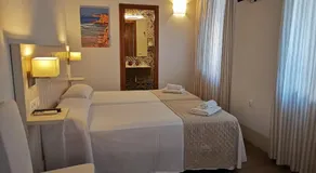 Hostal La Fonda - Image 2