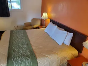 Rodeway Inn Flora - Image 2