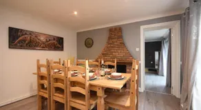 Ideal Contractor & Family Stay-Basildon Smart tv - Image 3