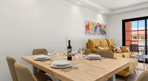 Charmant appartement avec internet haut débit et piscine | Vue ville | Adapté au travail à distance - Image 3