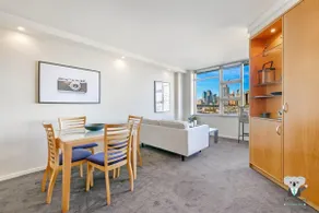 KOZYGURU | McMahons Point | Amazing Water View Studio + FREE Parking - Image 3