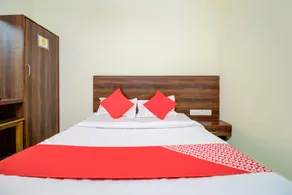 OYO 68970 Hotel Dolph-inn - Image 4