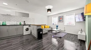 Manor House Luxury & Spacious 2BR By AltoLuxo Short Lets & Serviced Accommodation With Free WiFi & Parking - Image 3