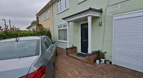 Large double room in pristine house close to Oxford - Image 4