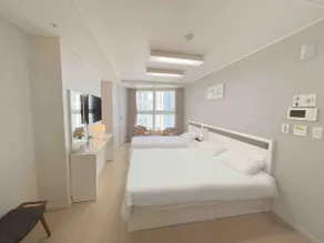 Hotel With - Image 2
