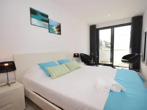 Familienvilla mit Terrasse und Pool - Image 3
