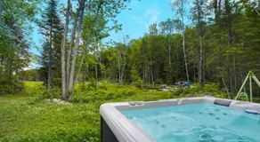 Chalet L'Écureuil (waterfront, modern, spa, BBQ) - Image 4