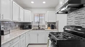 Sleek 2-Bed 1-Bath Home Near Fort Bliss - Image 4