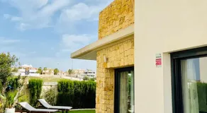 Luxury villa with private pool - Image 4