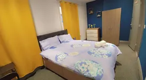 En-suite Double-Bedroom in the Heart of Eccles Manchester BH5 Perfect for Short Stays - Image 2